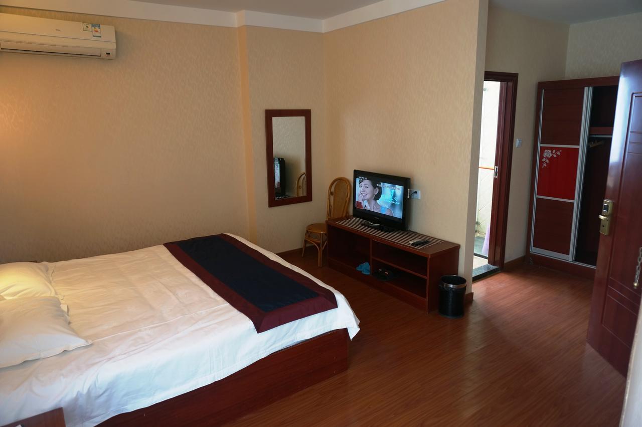 Super 8 Songjiang New Songjiang Road Hotel 2*