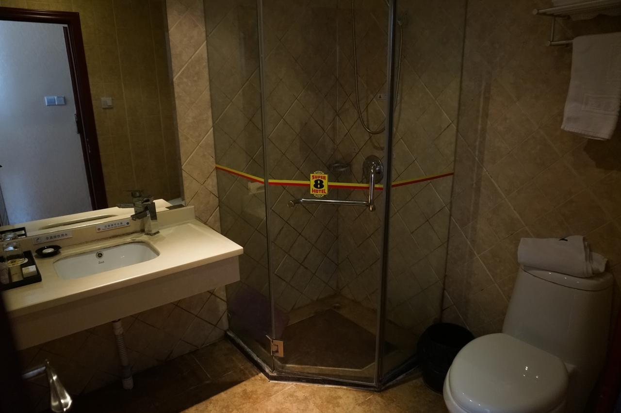Super 8 Songjiang New Songjiang Road Hotel
