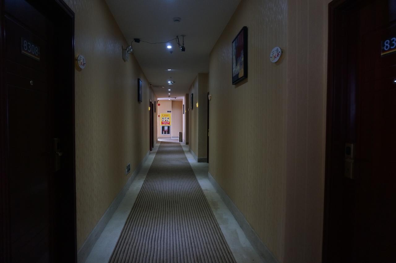 Super 8 Songjiang New Songjiang Road Hotel